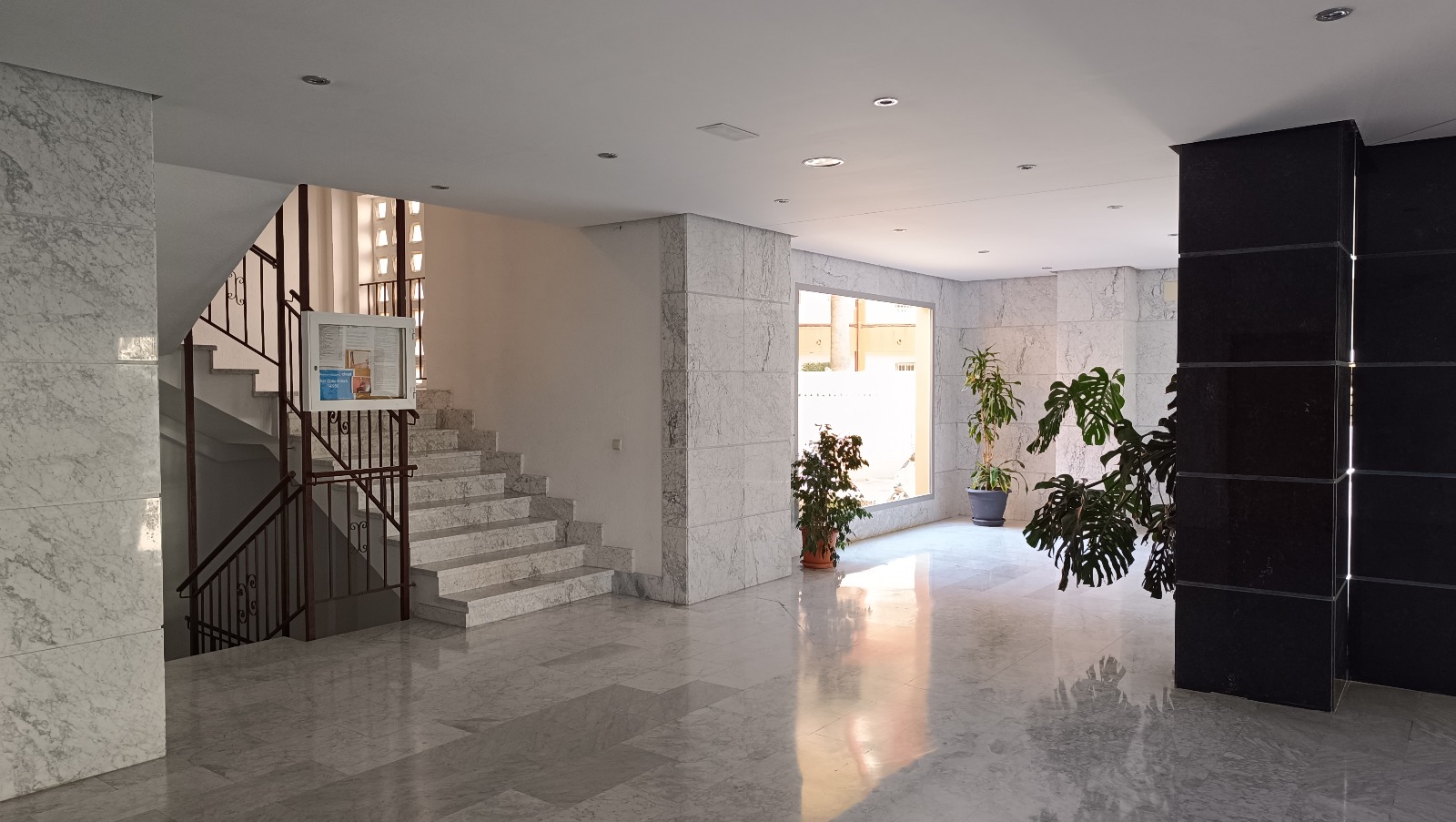 Studio for sale in Calpe beachfront with communal swimming pool — photo 8