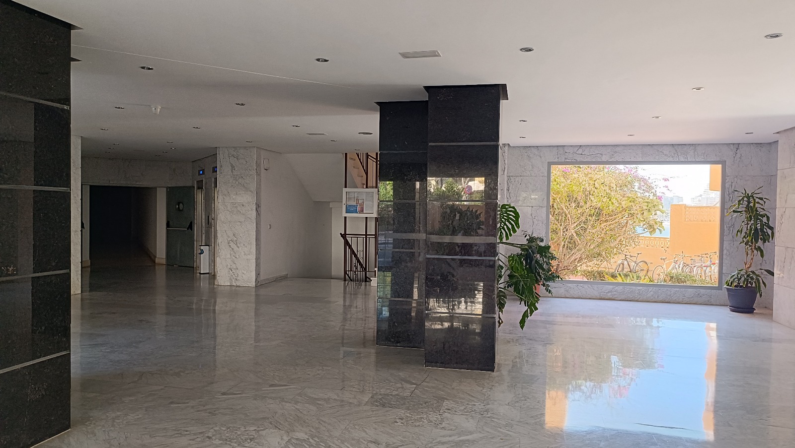 Studio for sale in Calpe beachfront with communal swimming pool — photo 9