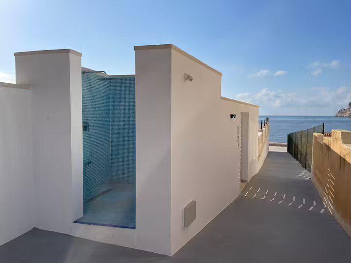 Studio for sale in Calpe beachfront with communal swimming pool — photo 11