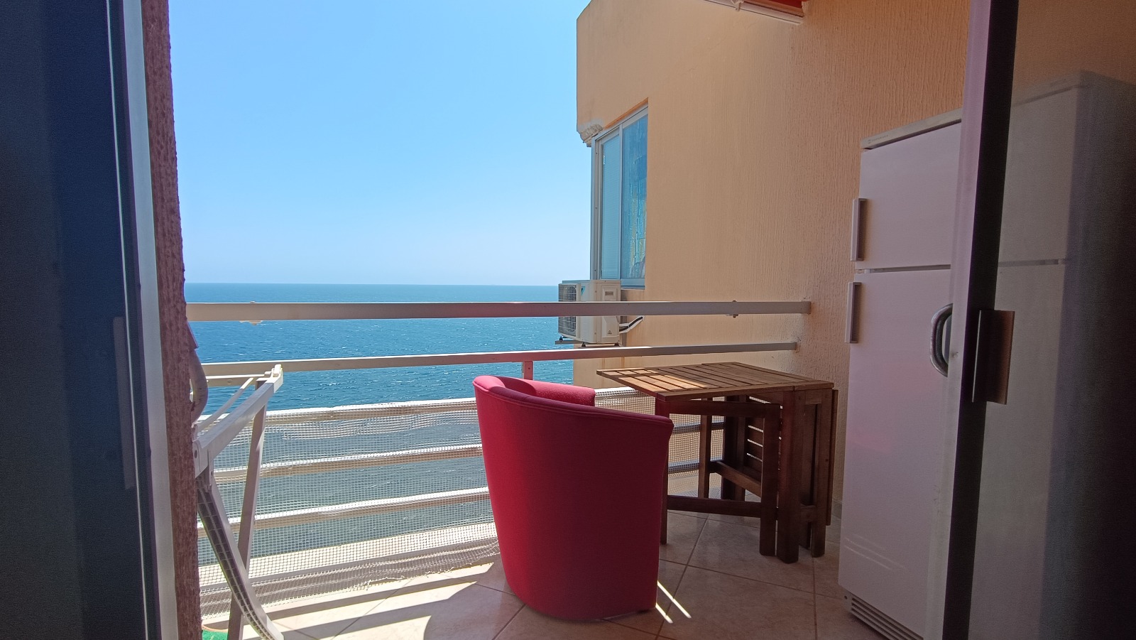 Studio for sale in Calpe beachfront with communal swimming pool