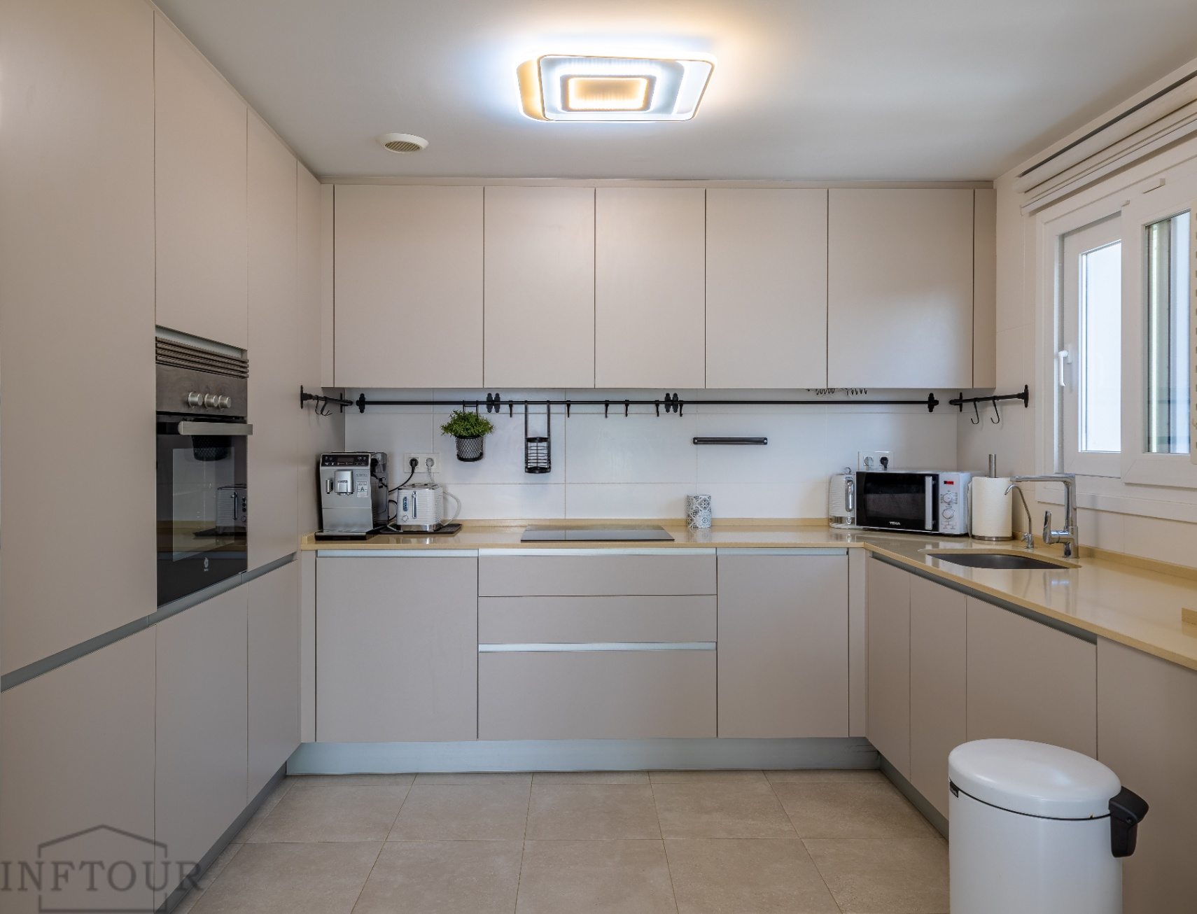 Wohnung in Calpe mit Meerblick und Pool – 2 Schlafzimmer, Terrasse und Parkplatz