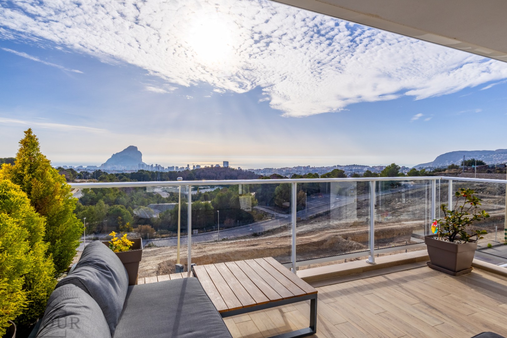 Wohnung in Calpe mit Meerblick und Pool – 2 Schlafzimmer, Terrasse und Parkplatz