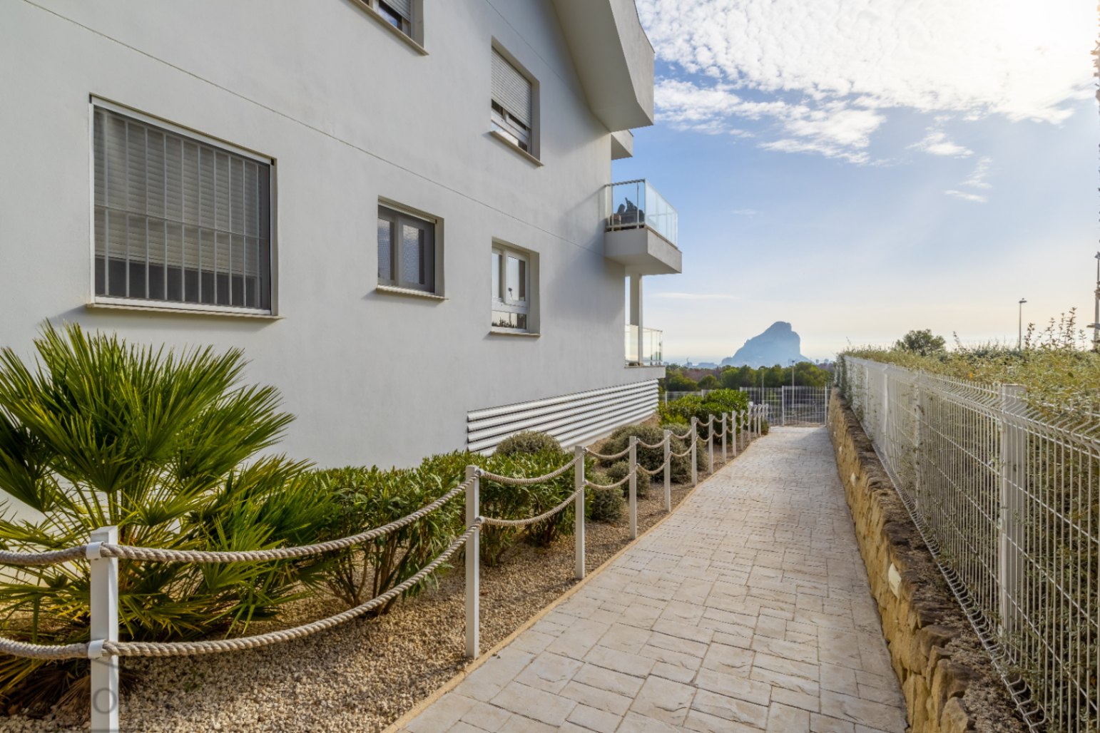 Wohnung in Calpe mit Meerblick und Pool – 2 Schlafzimmer, Terrasse und Parkplatz