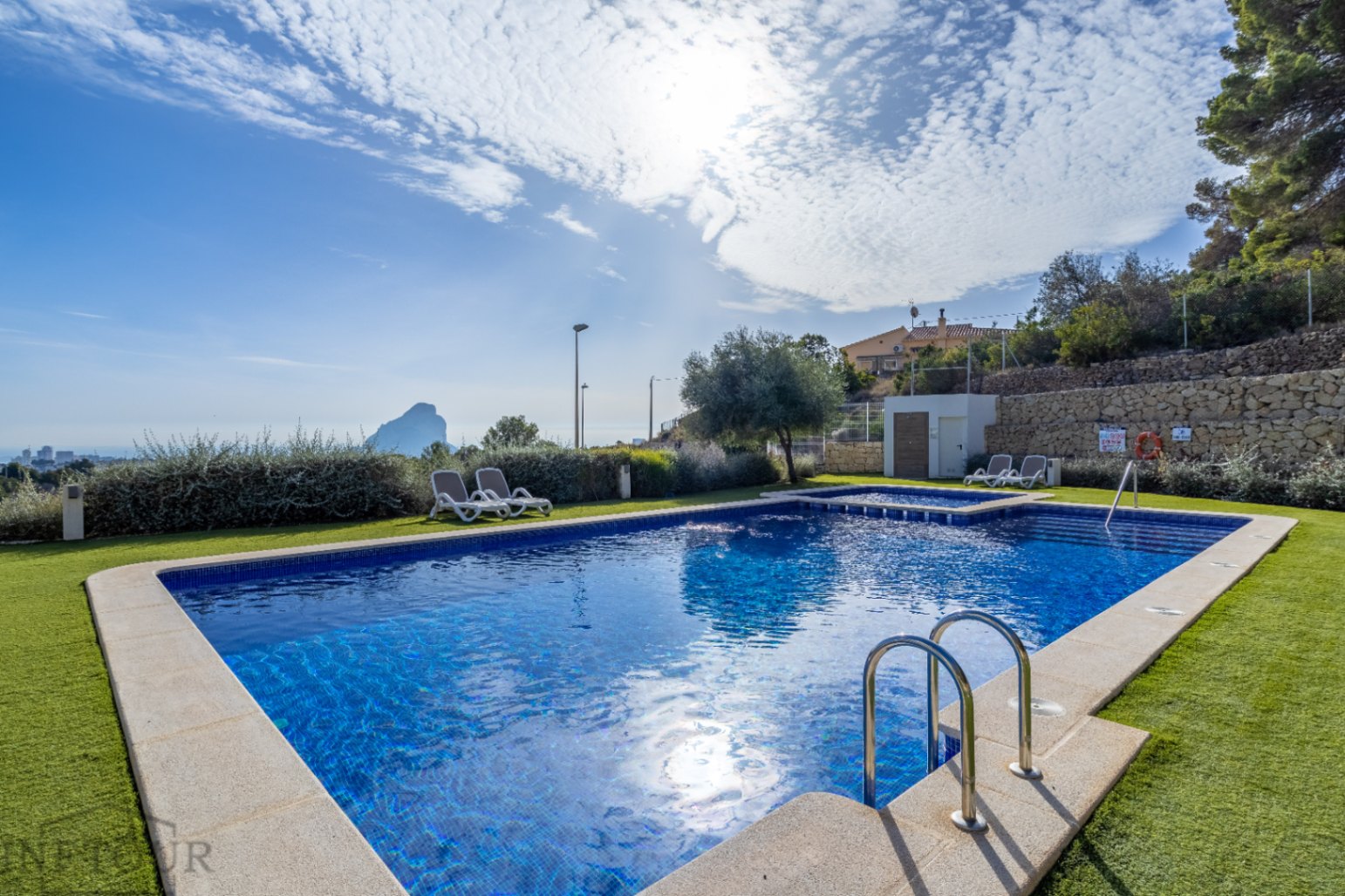 Wohnung in Calpe mit Meerblick und Pool – 2 Schlafzimmer, Terrasse und Parkplatz