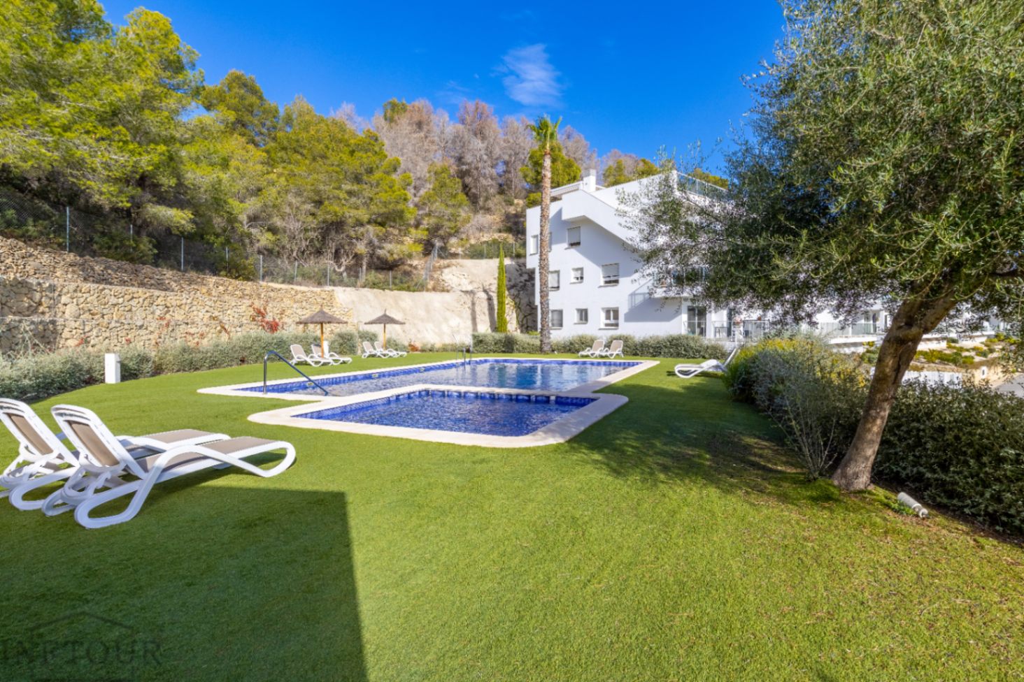 Wohnung in Calpe mit Meerblick und Pool – 2 Schlafzimmer, Terrasse und Parkplatz