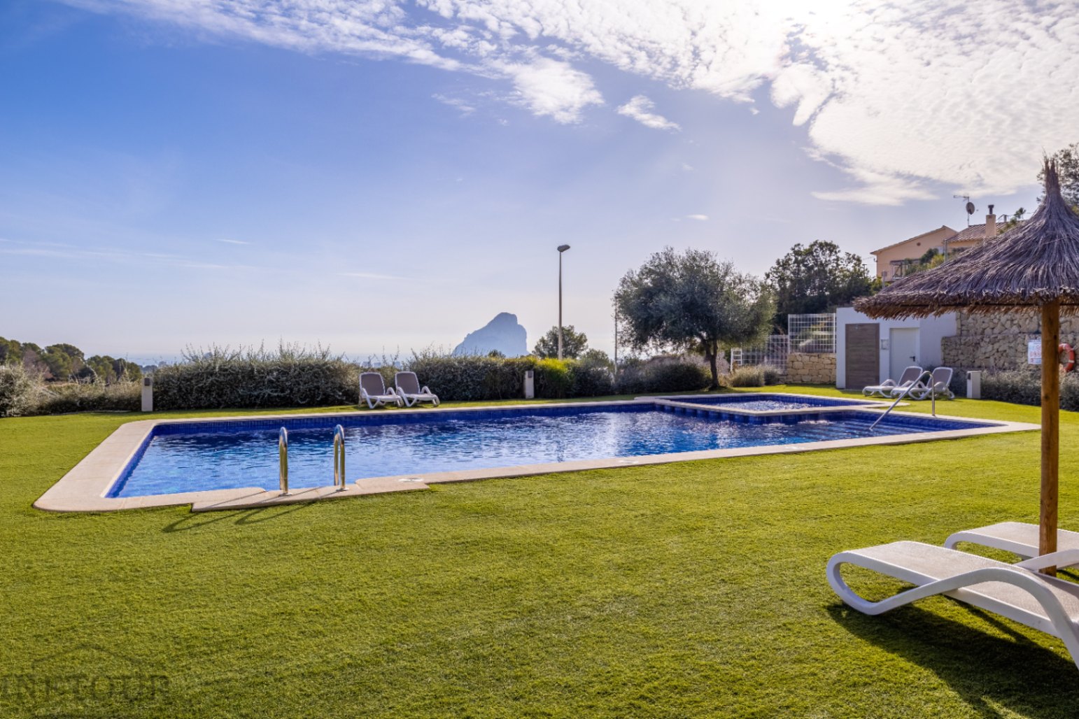 Wohnung in Calpe mit Meerblick und Pool – 2 Schlafzimmer, Terrasse und Parkplatz