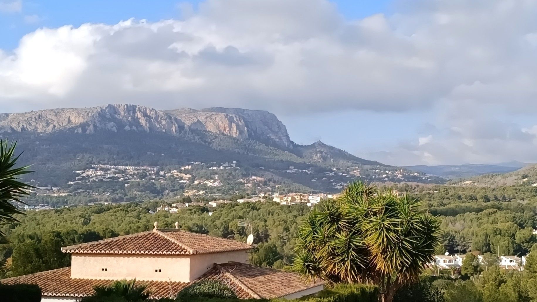 2-Bedroom Apartment with Terrace, Parking and Pool in Calpe