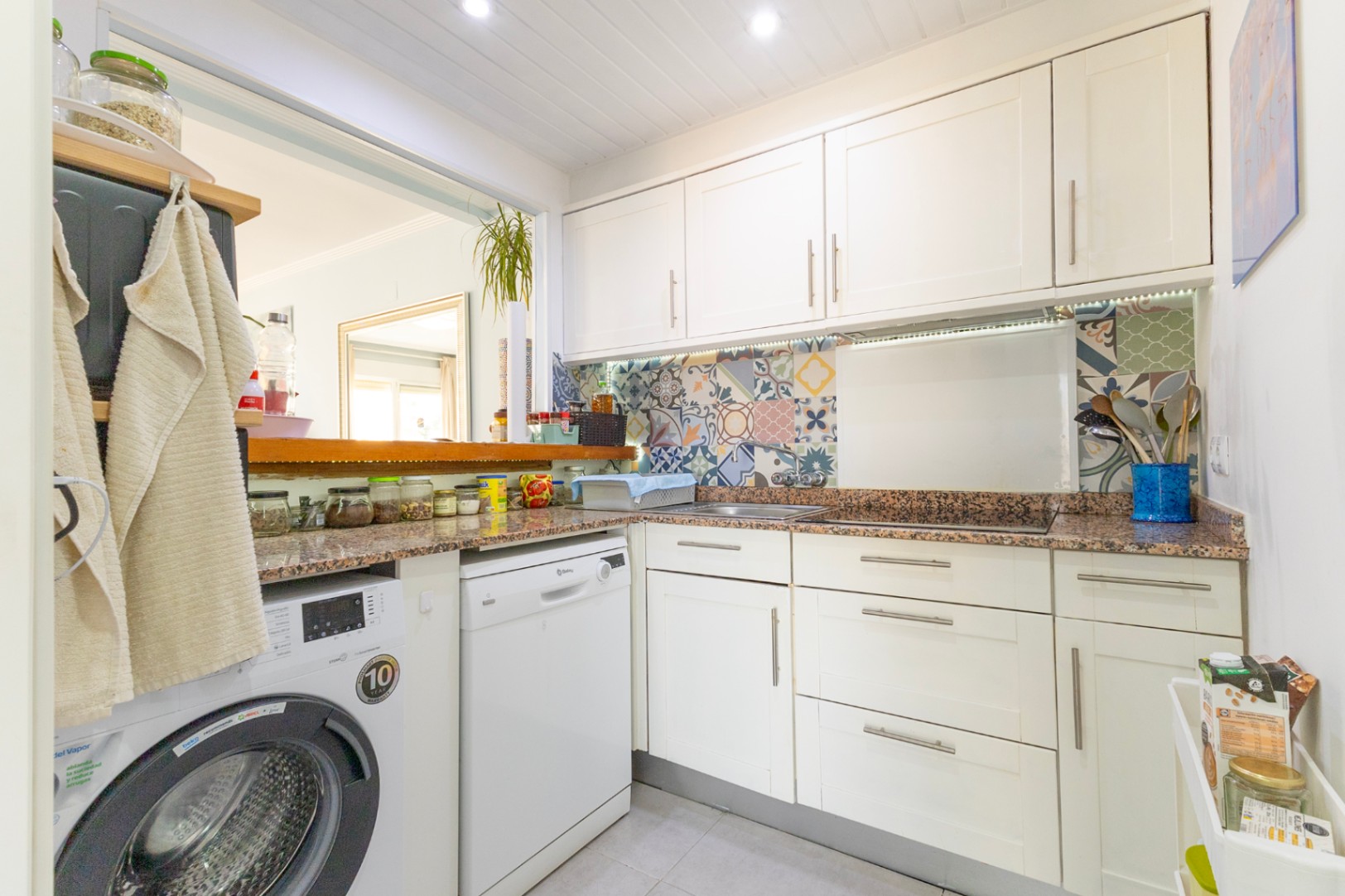 Refurbished 2-bedroom apartment with sea views in Calpe — photo 17
