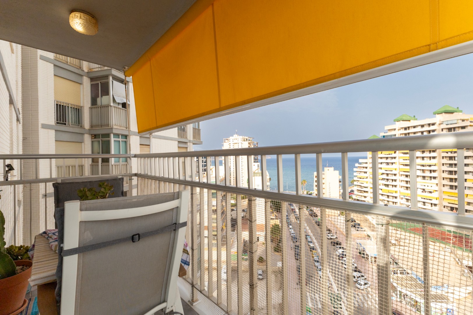 Refurbished 2-bedroom apartment with sea views in Calpe — photo 2
