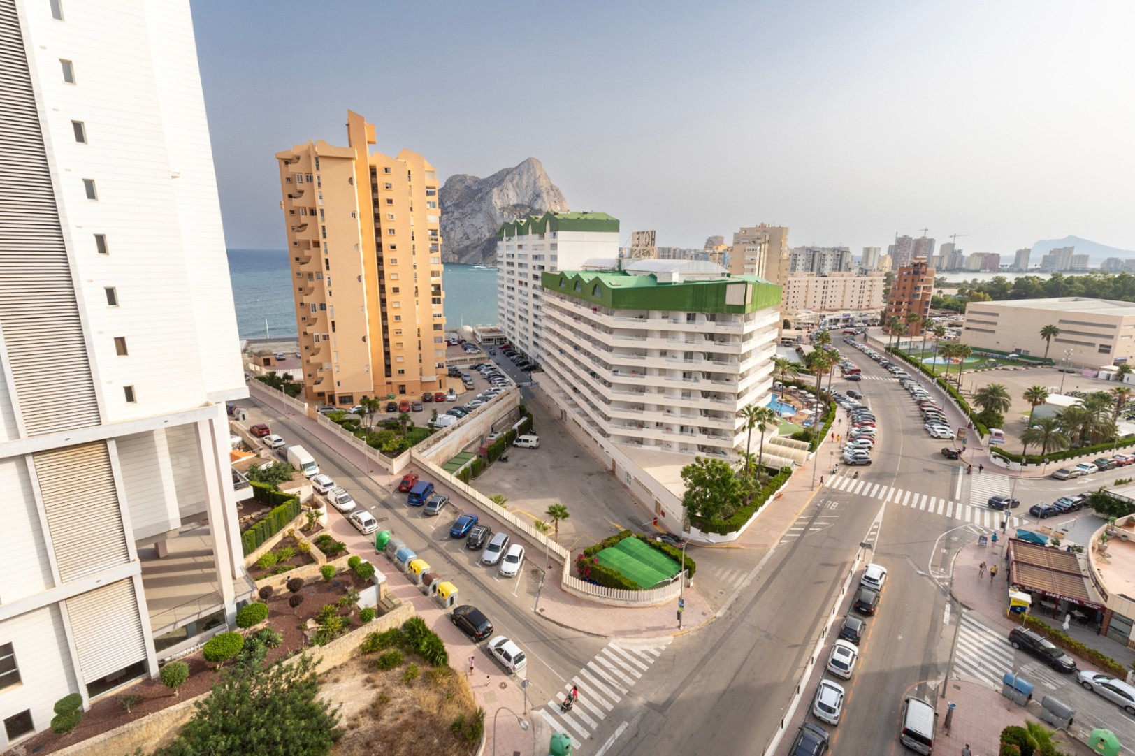 Refurbished 2-bedroom apartment with sea views in Calpe — photo 11