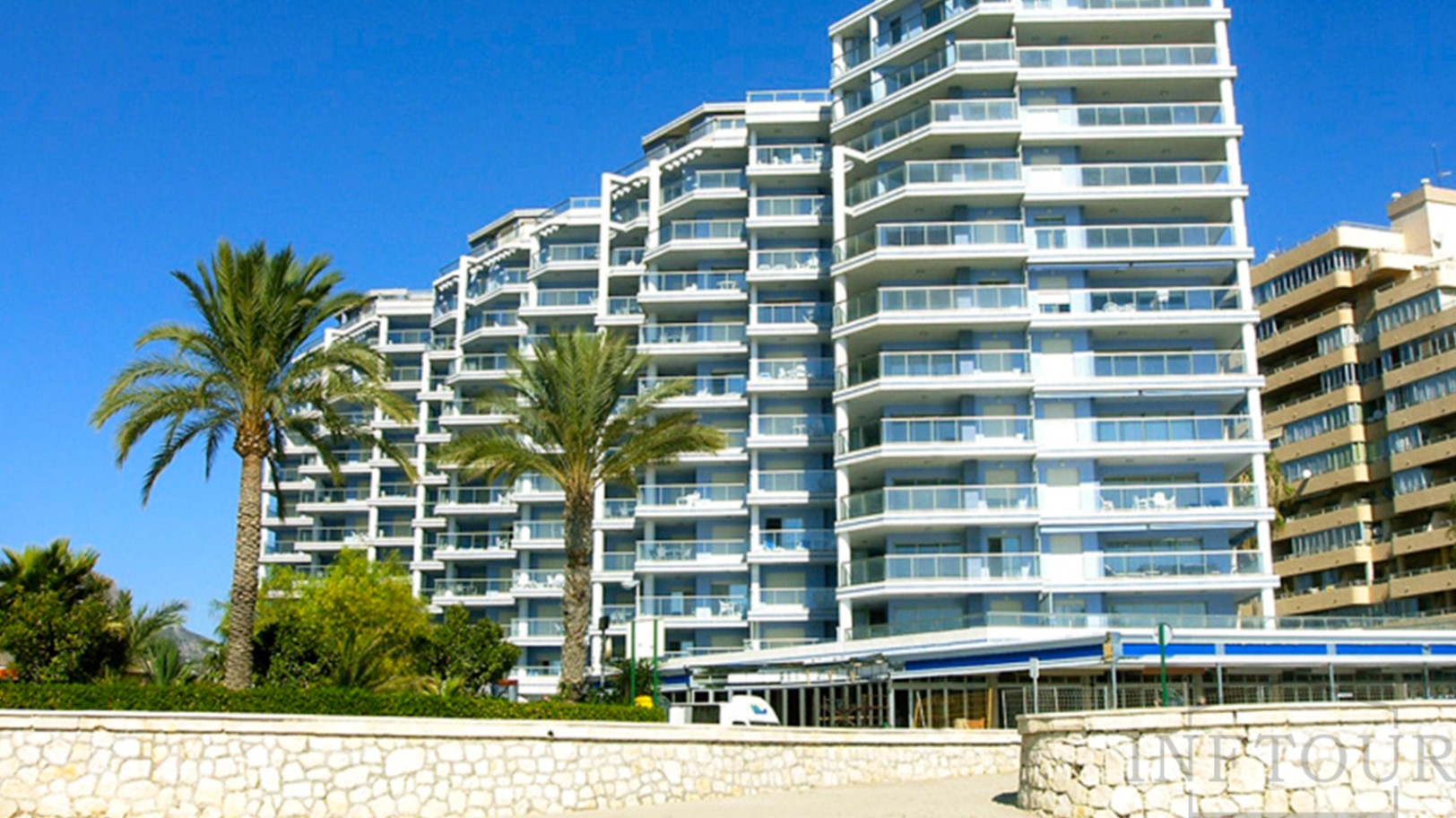 Front-line Apartment with 2 Bedrooms and Sea Views in Calpe — photo 22