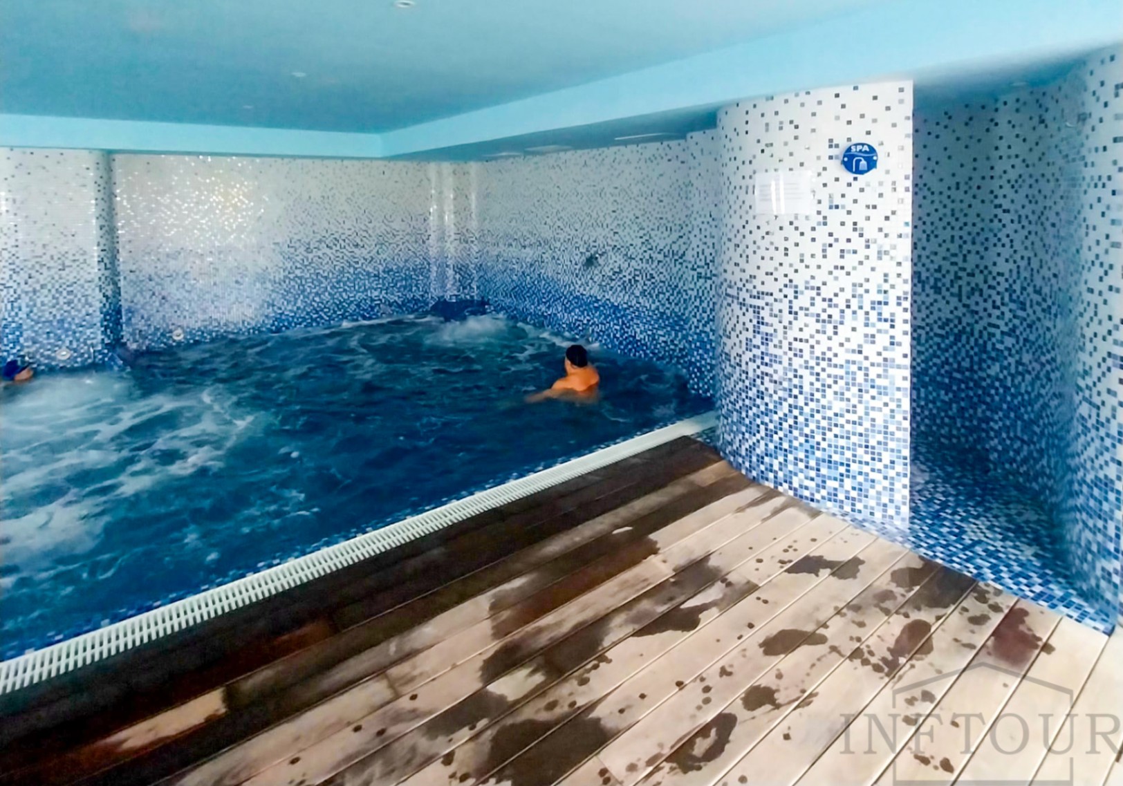 Front-line Apartment with 2 Bedrooms and Sea Views in Calpe — photo 12