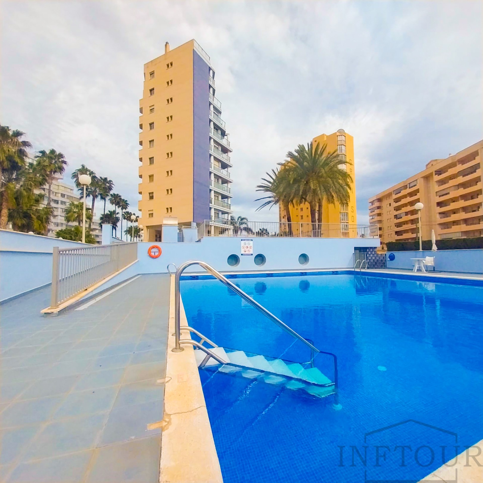 Front-line Apartment with 2 Bedrooms and Sea Views in Calpe — photo 13