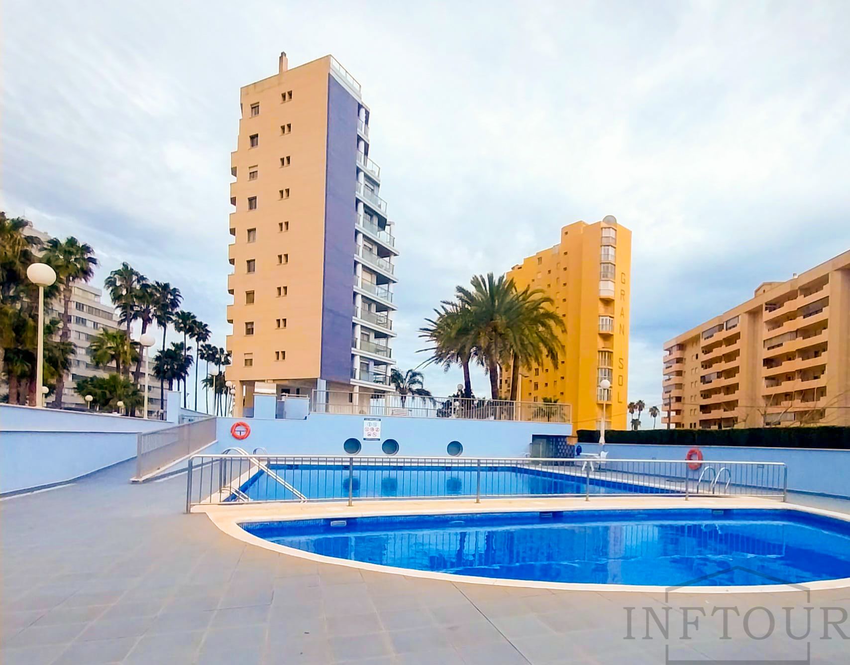 Front-line Apartment with 2 Bedrooms and Sea Views in Calpe — photo 15