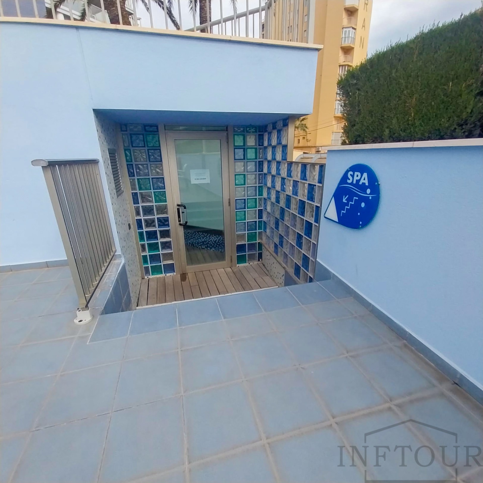Front-line Apartment with 2 Bedrooms and Sea Views in Calpe — photo 16