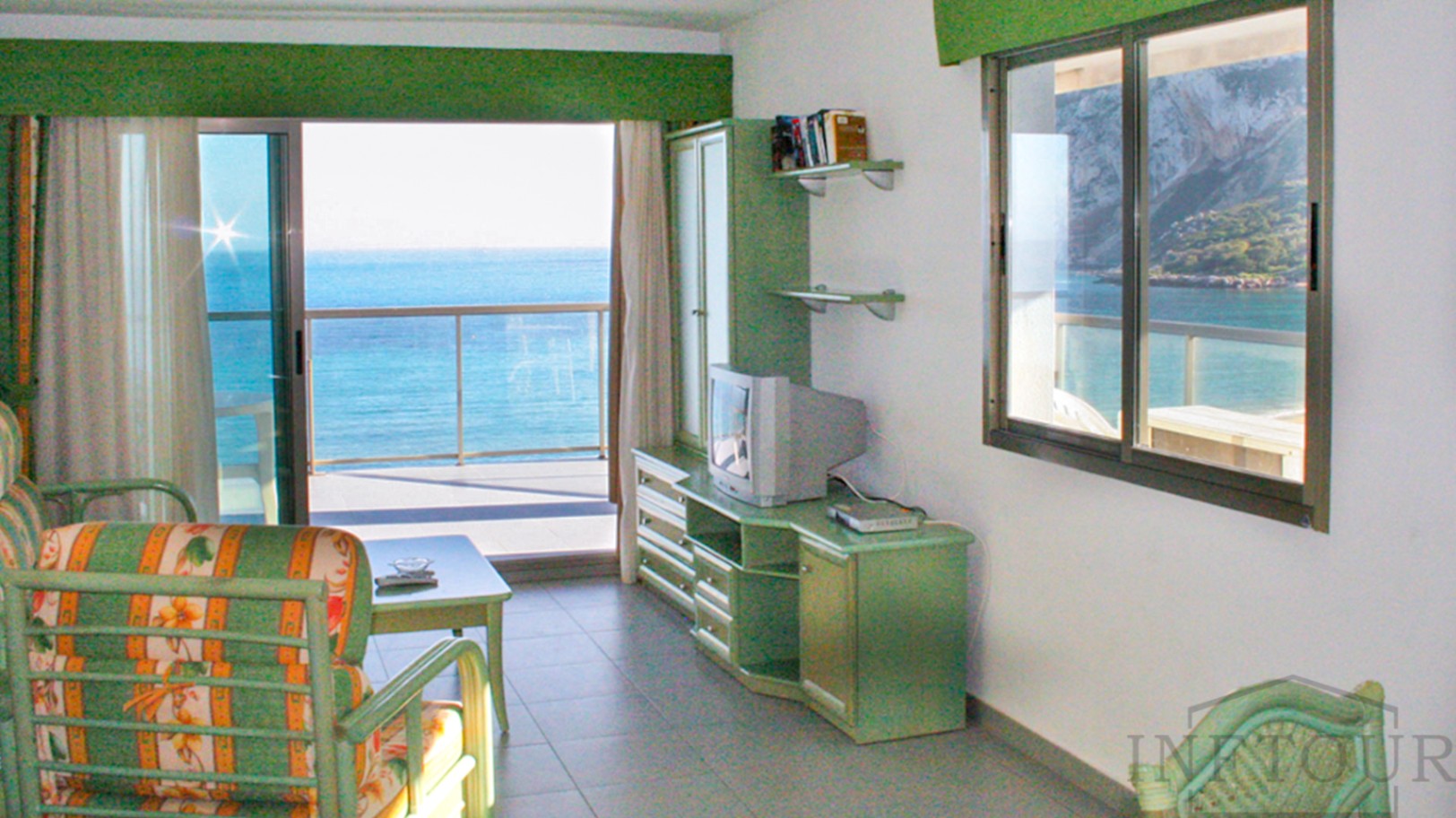 Front-line Apartment with 2 Bedrooms and Sea Views in Calpe — photo 4