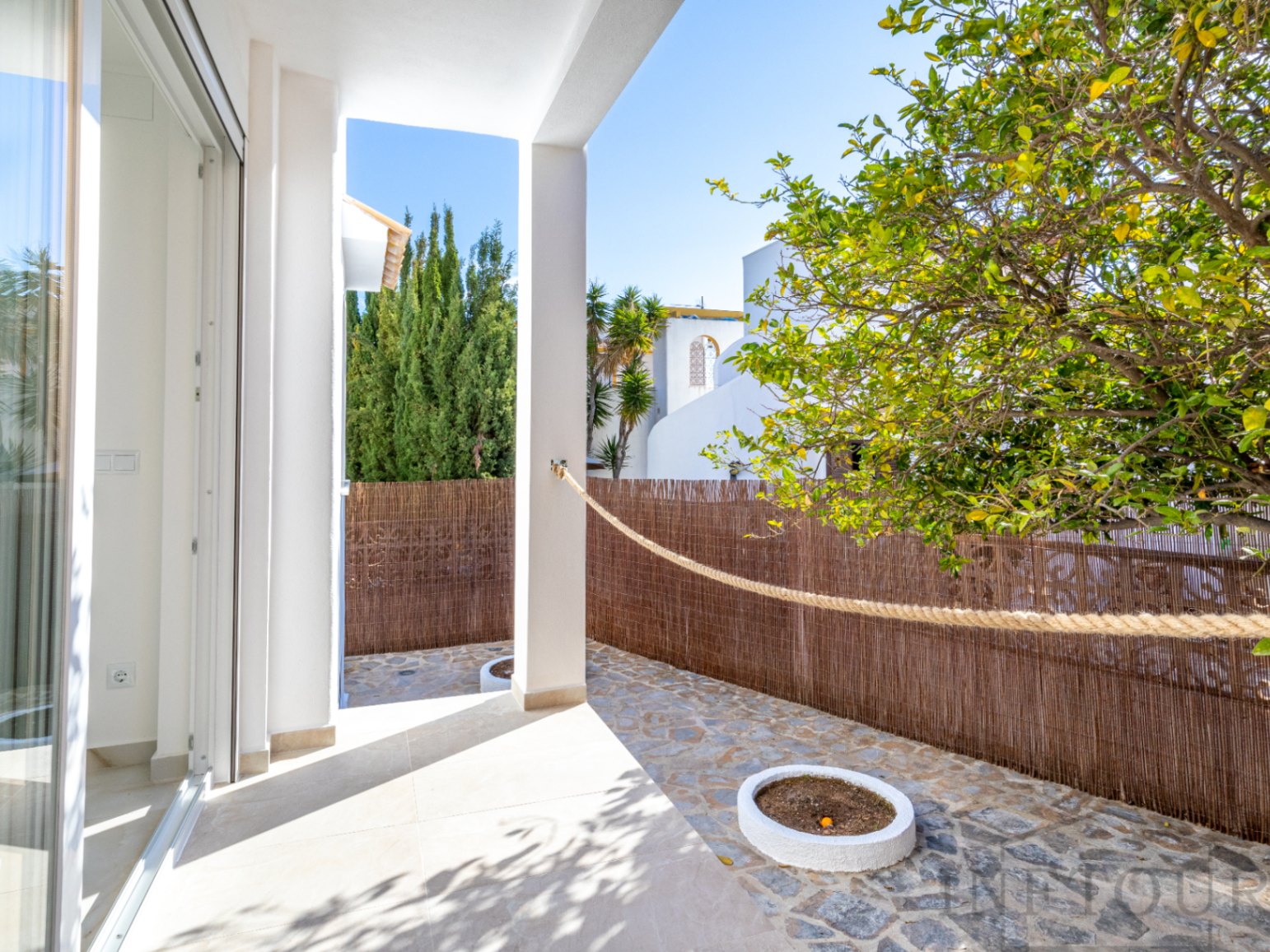 Independent and fully renovated bungalow in Calpe — photo 35