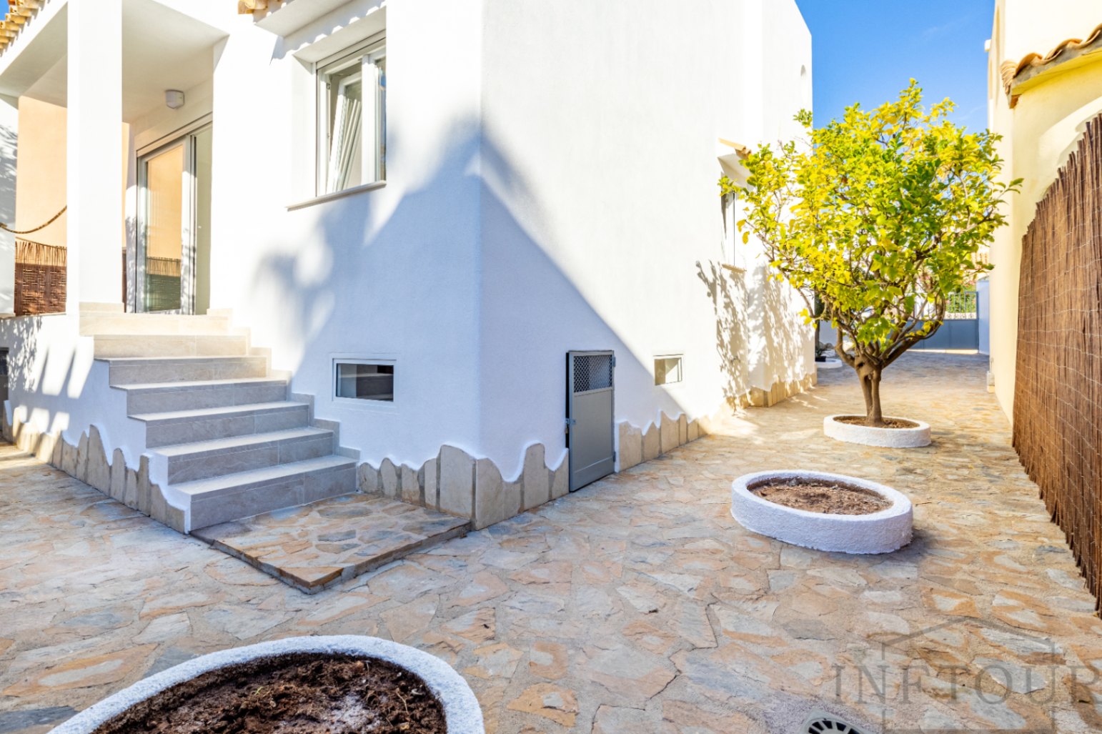 Independent and fully renovated bungalow in Calpe — photo 37