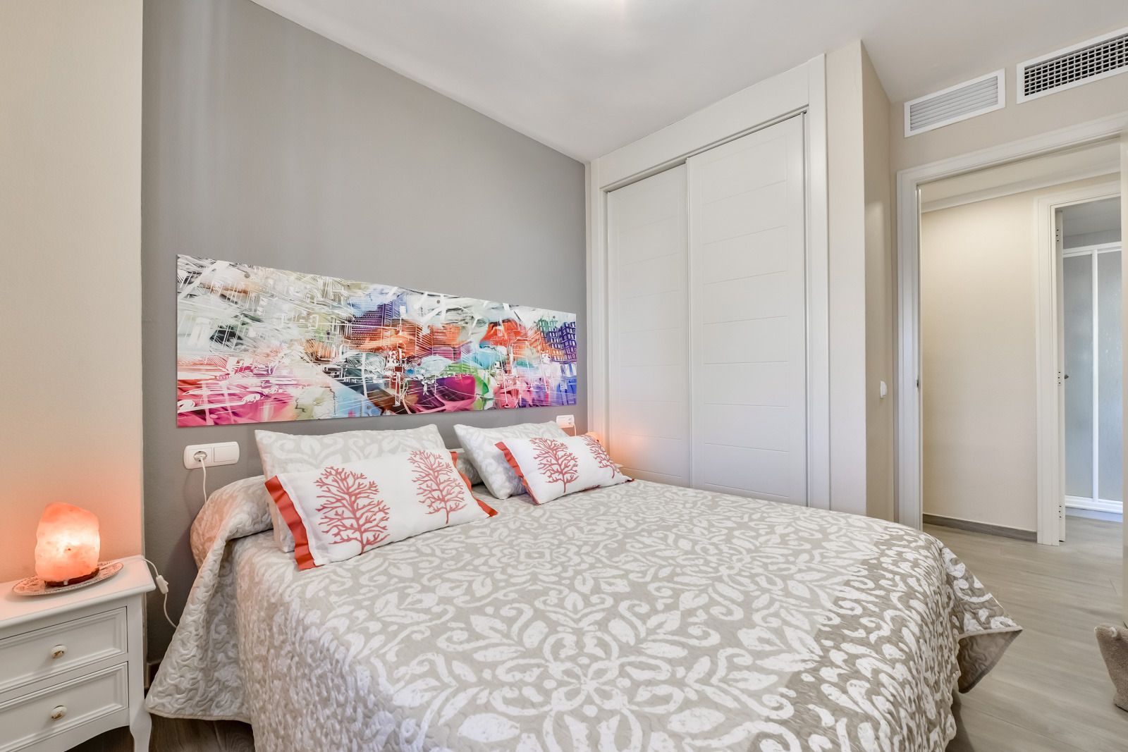 3-Bedroom Apartment with Sea Views — photo 11