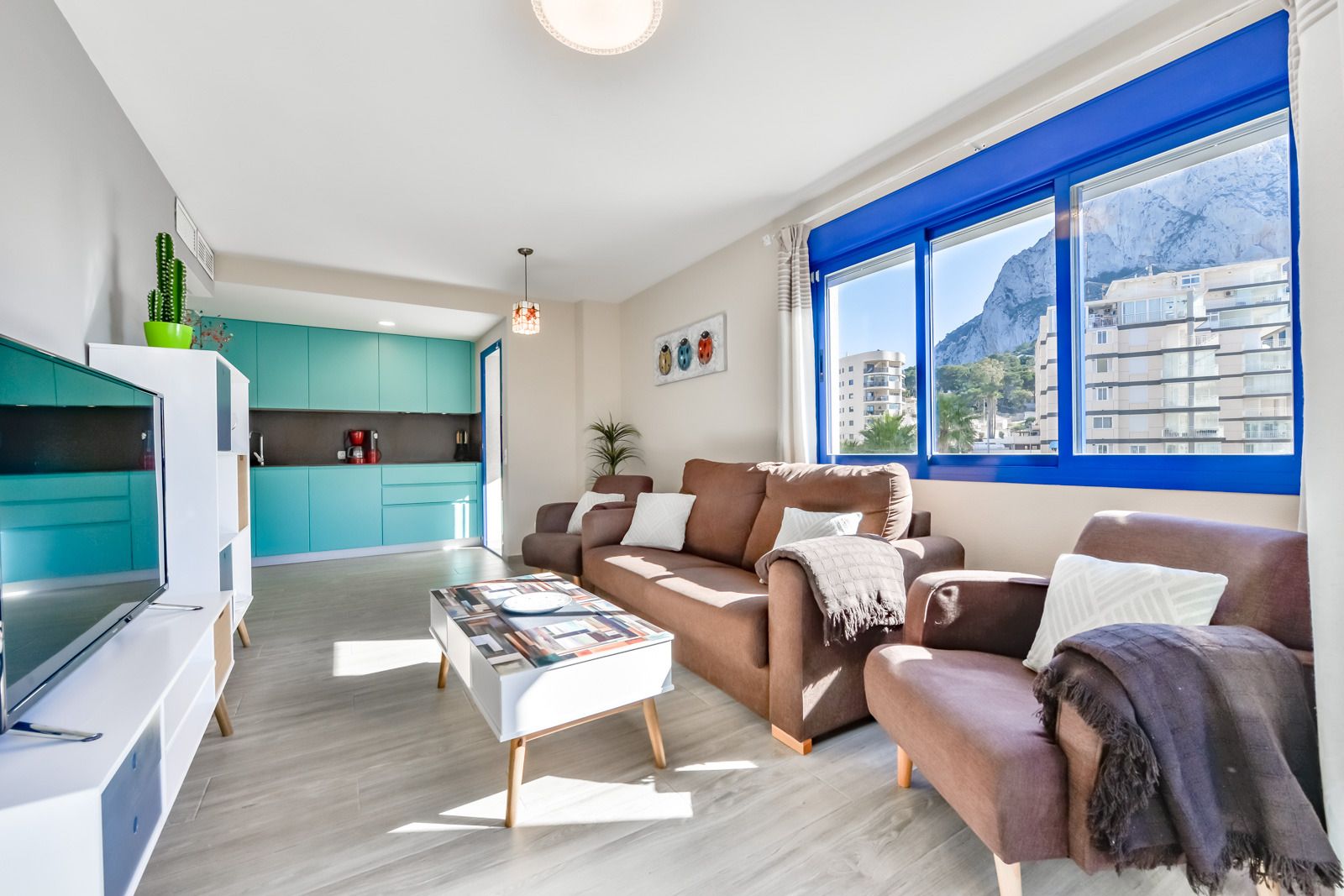 3-Bedroom Apartment with Sea Views — photo 2