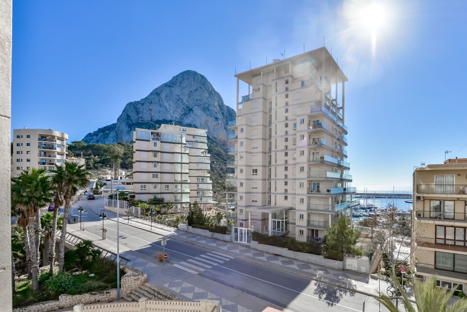 3-Bedroom Apartment with Sea Views — photo 30