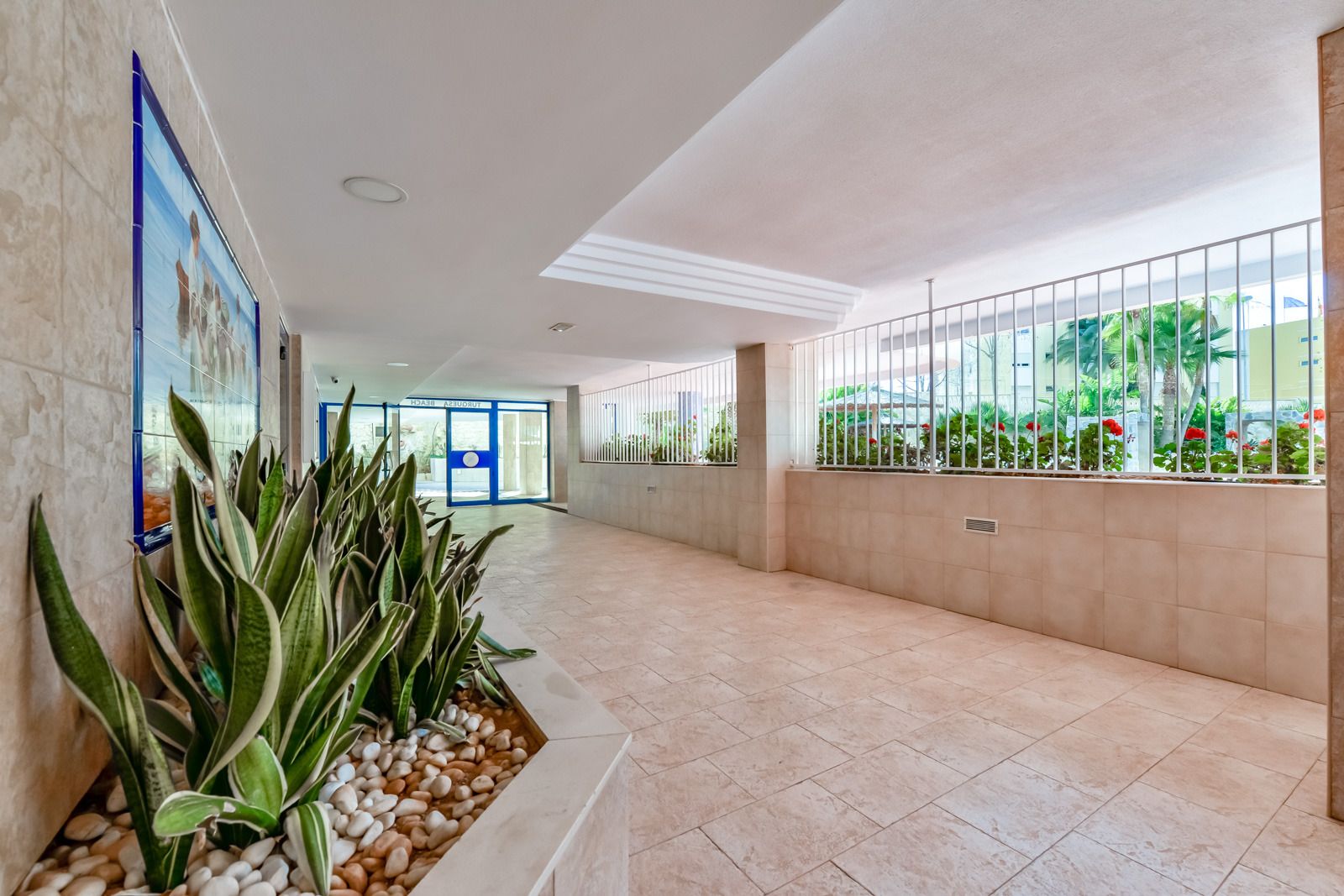 3-Bedroom Apartment with Sea Views — photo 31