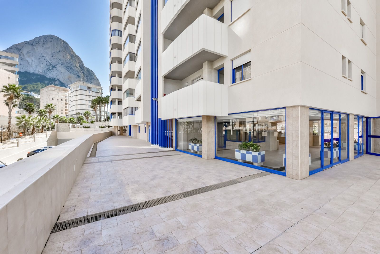 3-Bedroom Apartment with Sea Views — photo 34