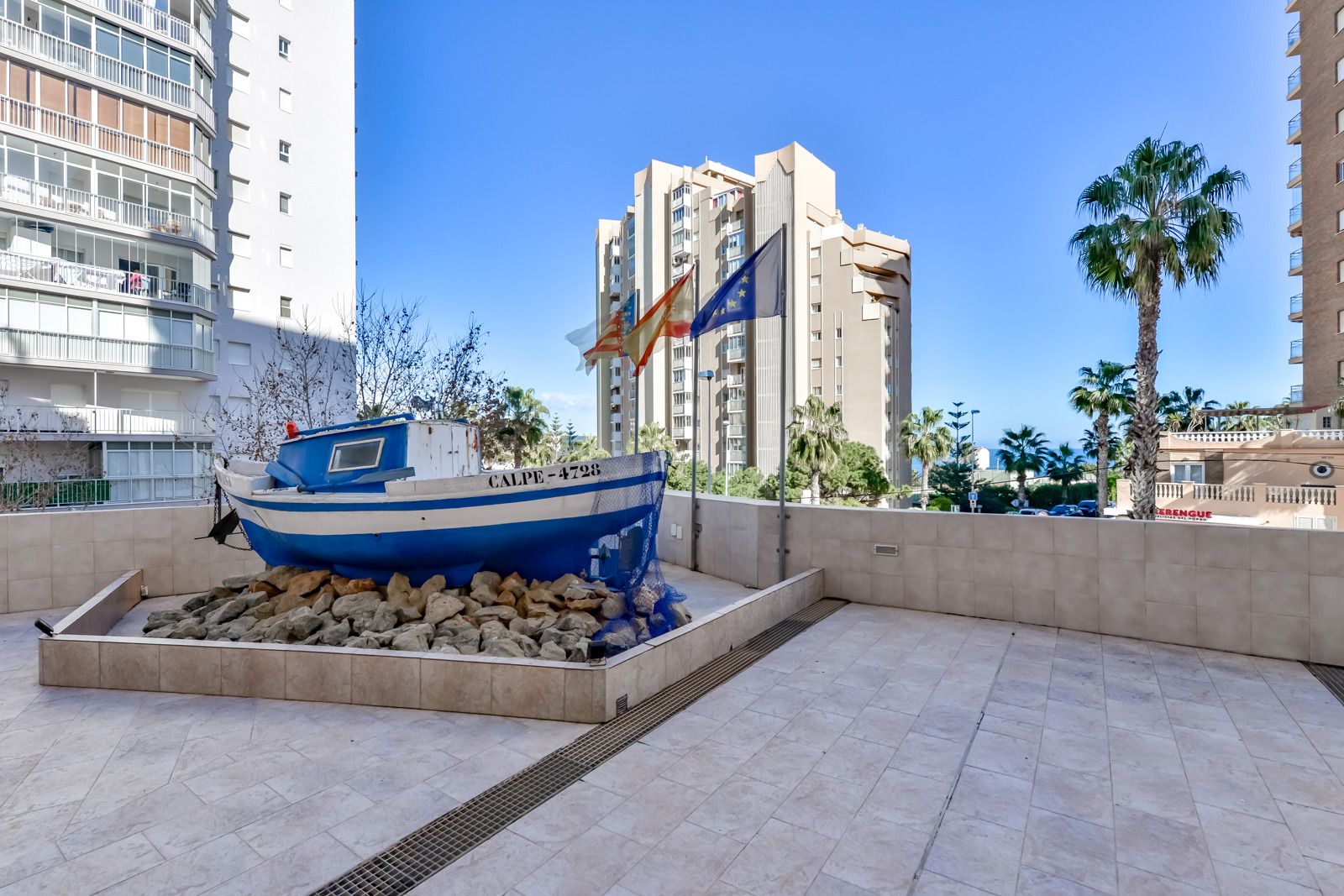3-Bedroom Apartment with Sea Views — photo 35