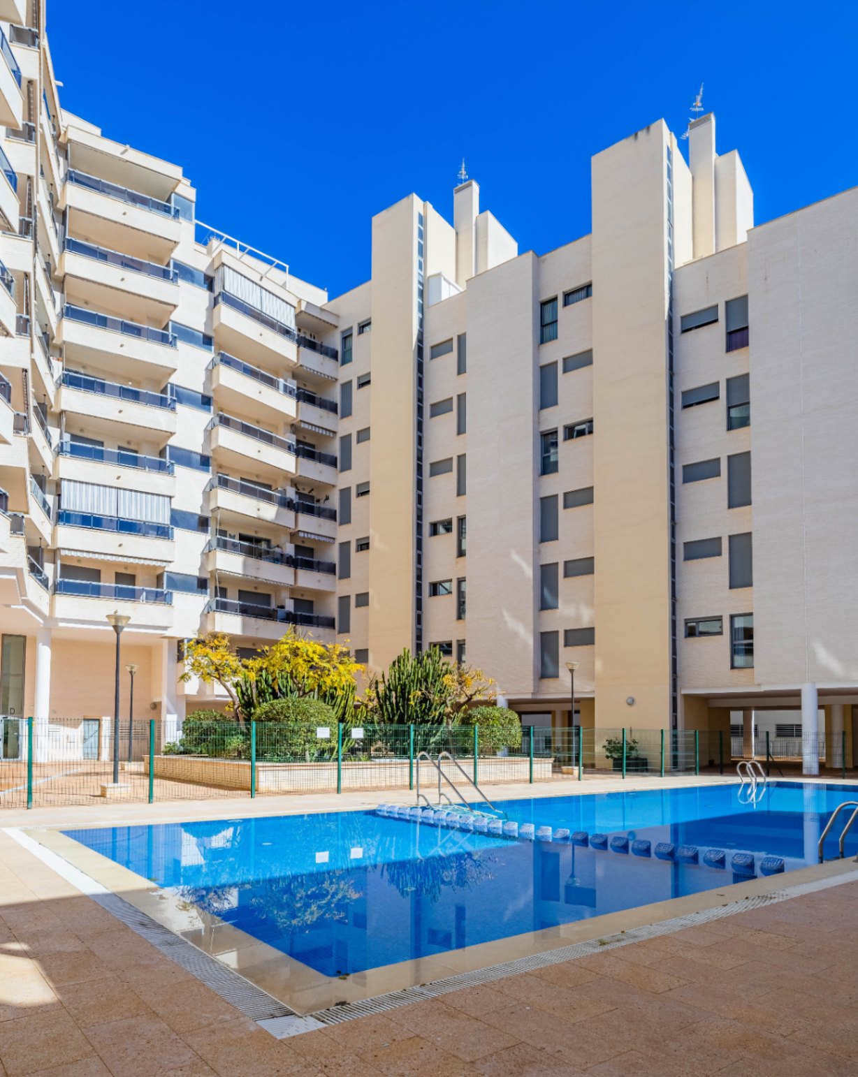 2-Bedroom Apartment with Pool in the Centre of Calpe — photo 26