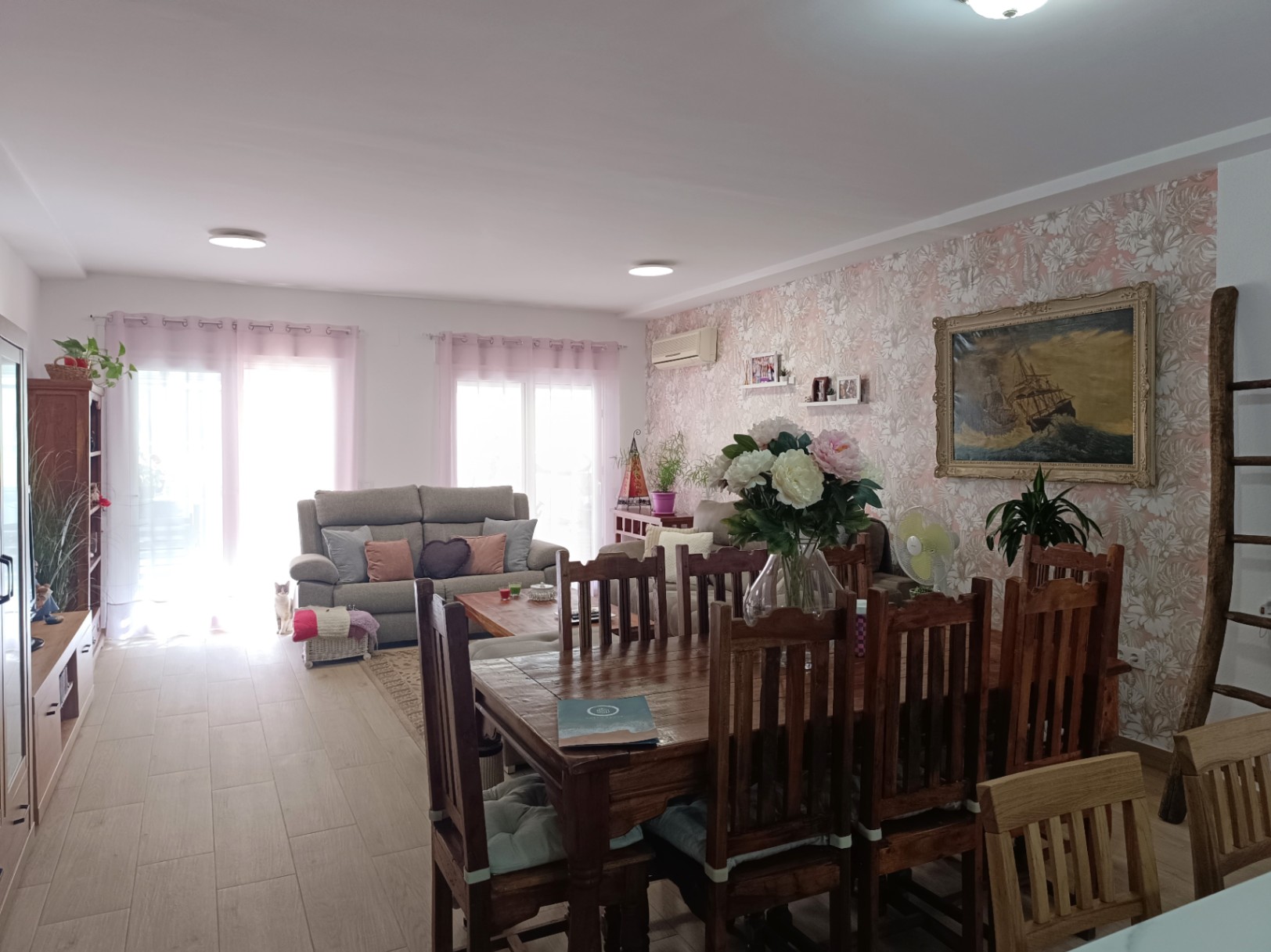 Spacious 2-bedroom apartment with pool in Calpe town centre — photo 2