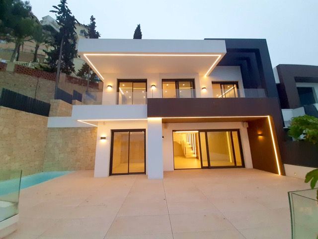 DERNIER Chalet de luxe à vendre à Benidorm avec 4 chambres et piscine privée — photo 6