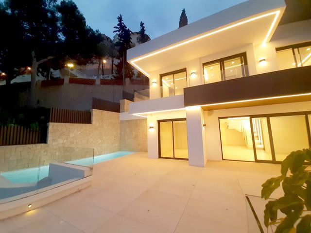 LAST Luxury Chalet for Sale in Benidorm with 4 Bedrooms and Private Pool