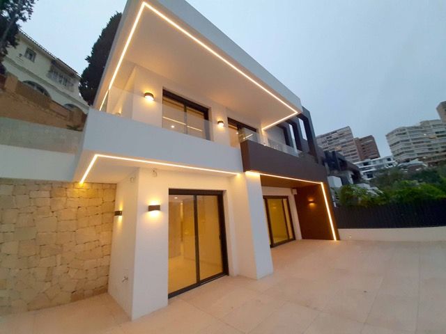 DERNIER Chalet de luxe à vendre à Benidorm avec 4 chambres et piscine privée — photo 12