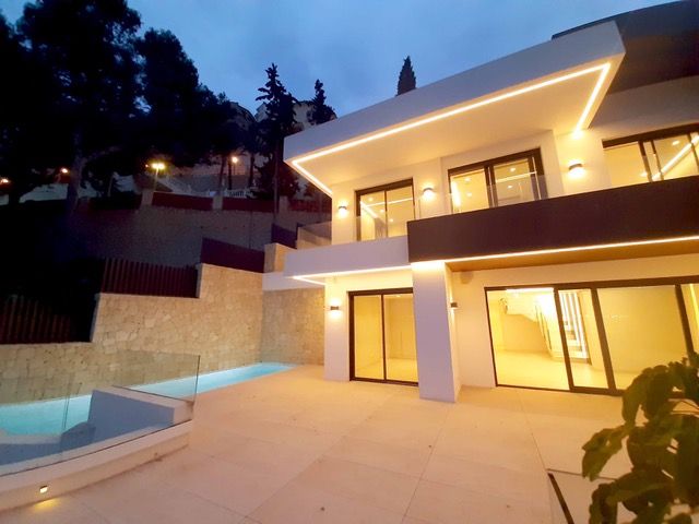 DERNIER Chalet de luxe à vendre à Benidorm avec 4 chambres et piscine privée — photo 7