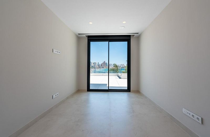 DERNIER Chalet de luxe à vendre à Benidorm avec 4 chambres et piscine privée — photo 5