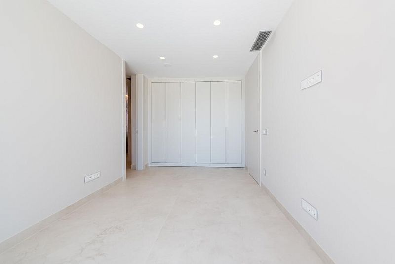 DERNIER Chalet de luxe à vendre à Benidorm avec 4 chambres et piscine privée — photo 15