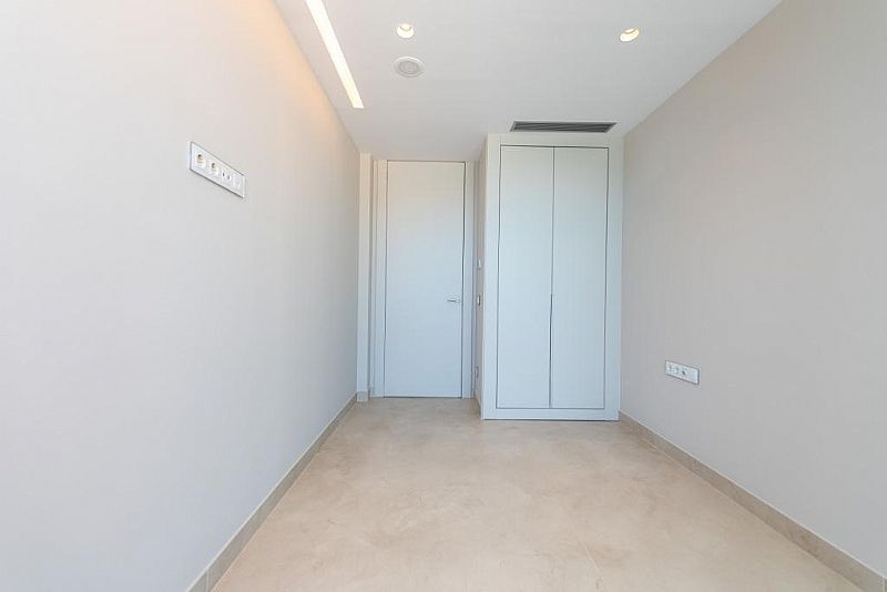 DERNIER Chalet de luxe à vendre à Benidorm avec 4 chambres et piscine privée — photo 8