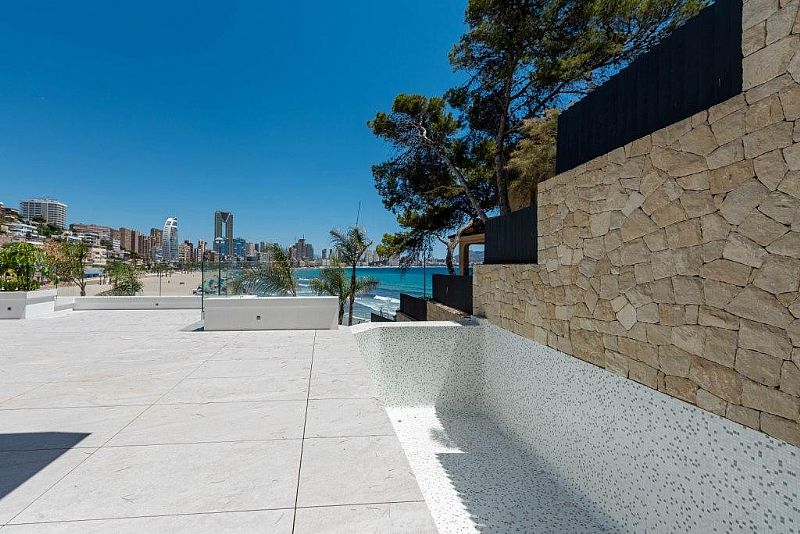 DERNIER Chalet de luxe à vendre à Benidorm avec 4 chambres et piscine privée — photo 23