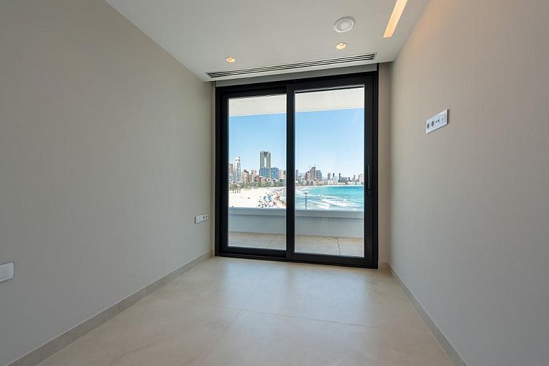 DERNIER Chalet de luxe à vendre à Benidorm avec 4 chambres et piscine privée — photo 9