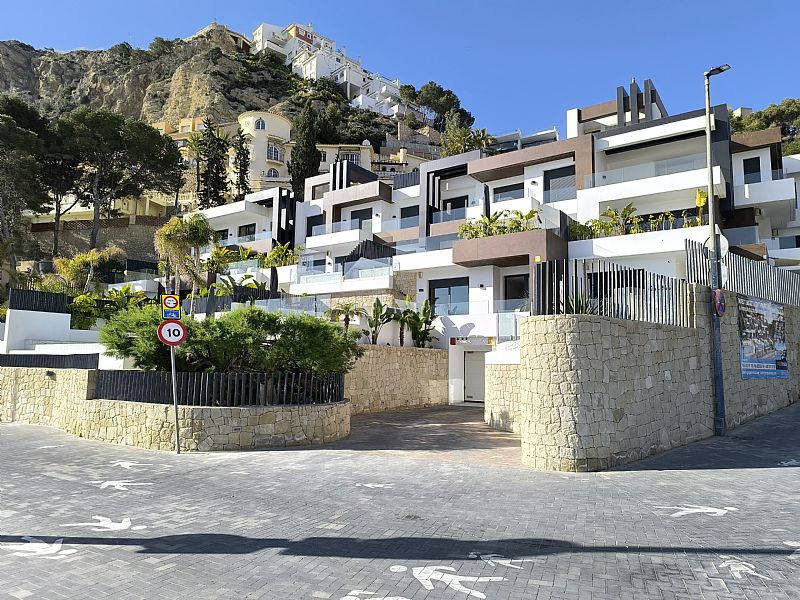 DERNIER Chalet de luxe à vendre à Benidorm avec 4 chambres et piscine privée — photo 25
