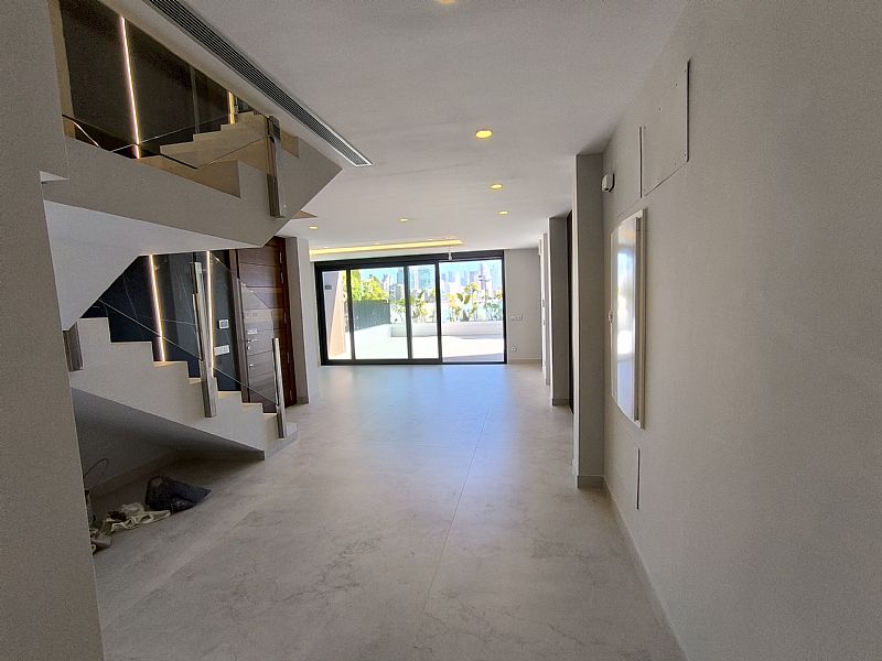DERNIER Chalet de luxe à vendre à Benidorm avec 4 chambres et piscine privée — photo 27