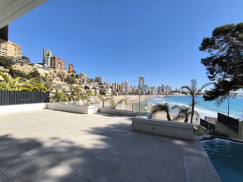 DERNIER Chalet de luxe à vendre à Benidorm avec 4 chambres et piscine privée — photo 4