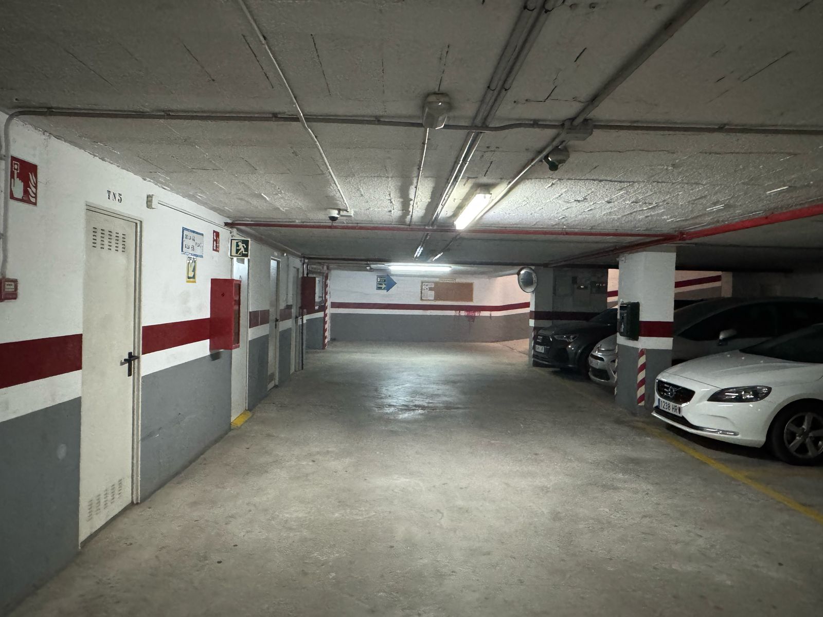 Wohnung zum Verkauf mit 3 Schlafzimmern und 2 Bädern, mit Gemeinschaftspool. — Foto 11