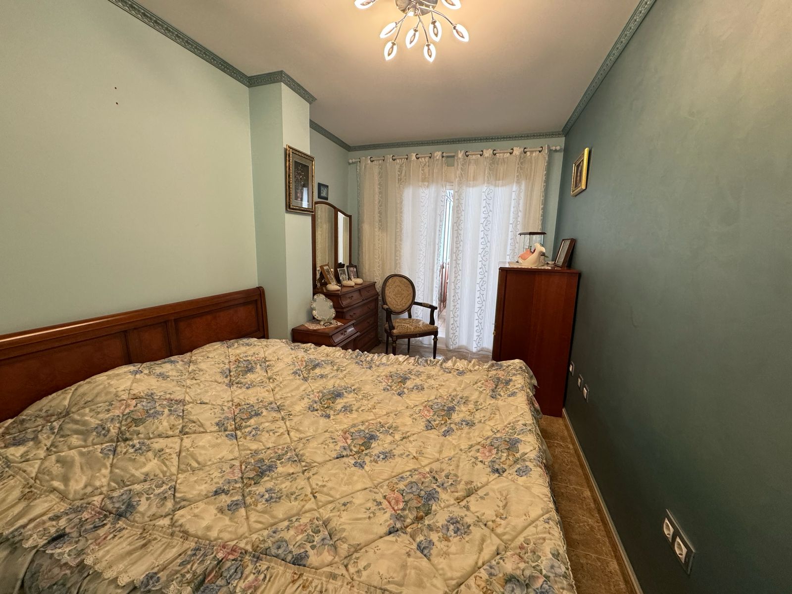 Wohnung zum Verkauf mit 3 Schlafzimmern und 2 Bädern, mit Gemeinschaftspool. — Foto 22