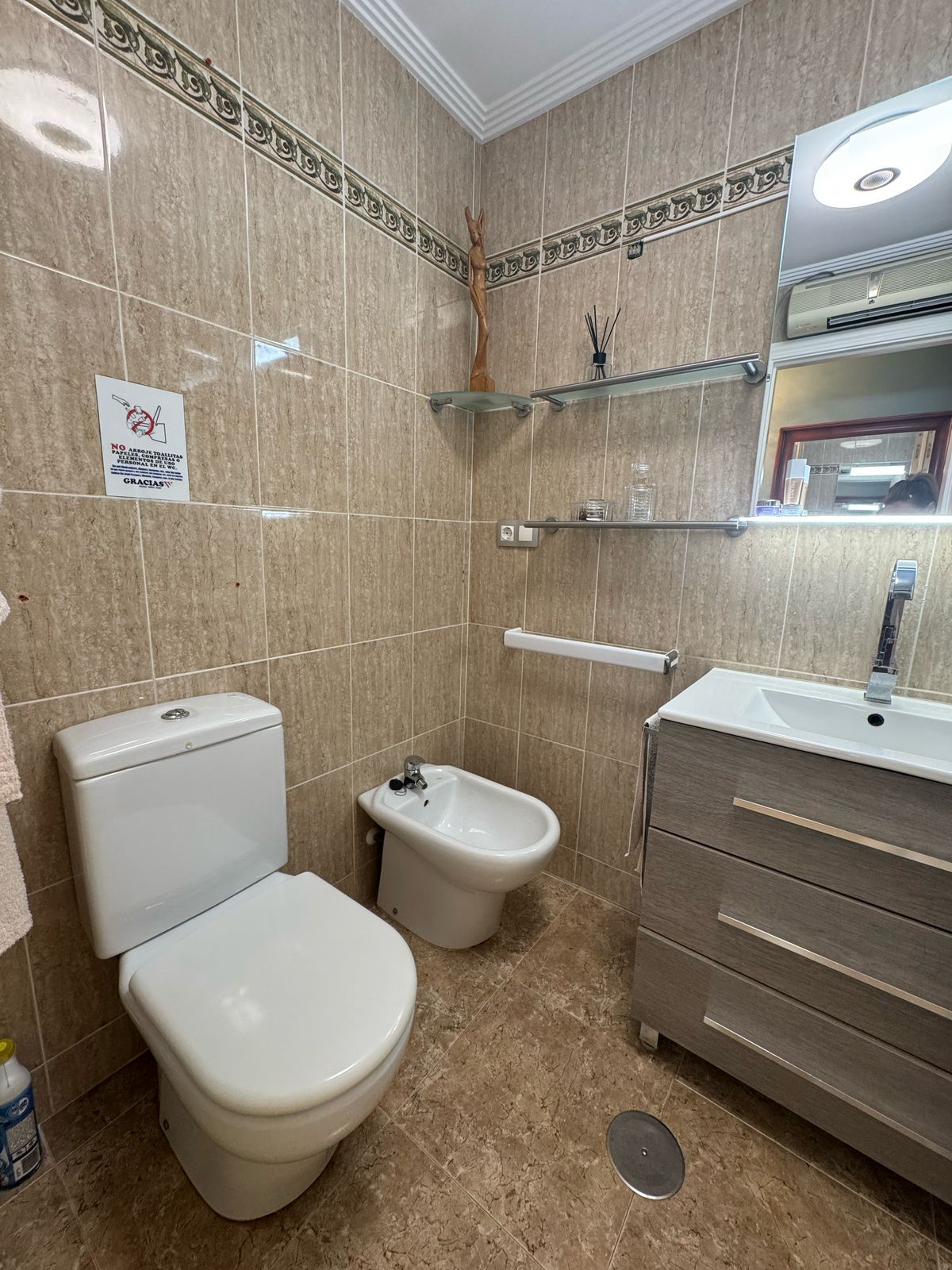 Wohnung zum Verkauf mit 3 Schlafzimmern und 2 Bädern, mit Gemeinschaftspool. — Foto 26