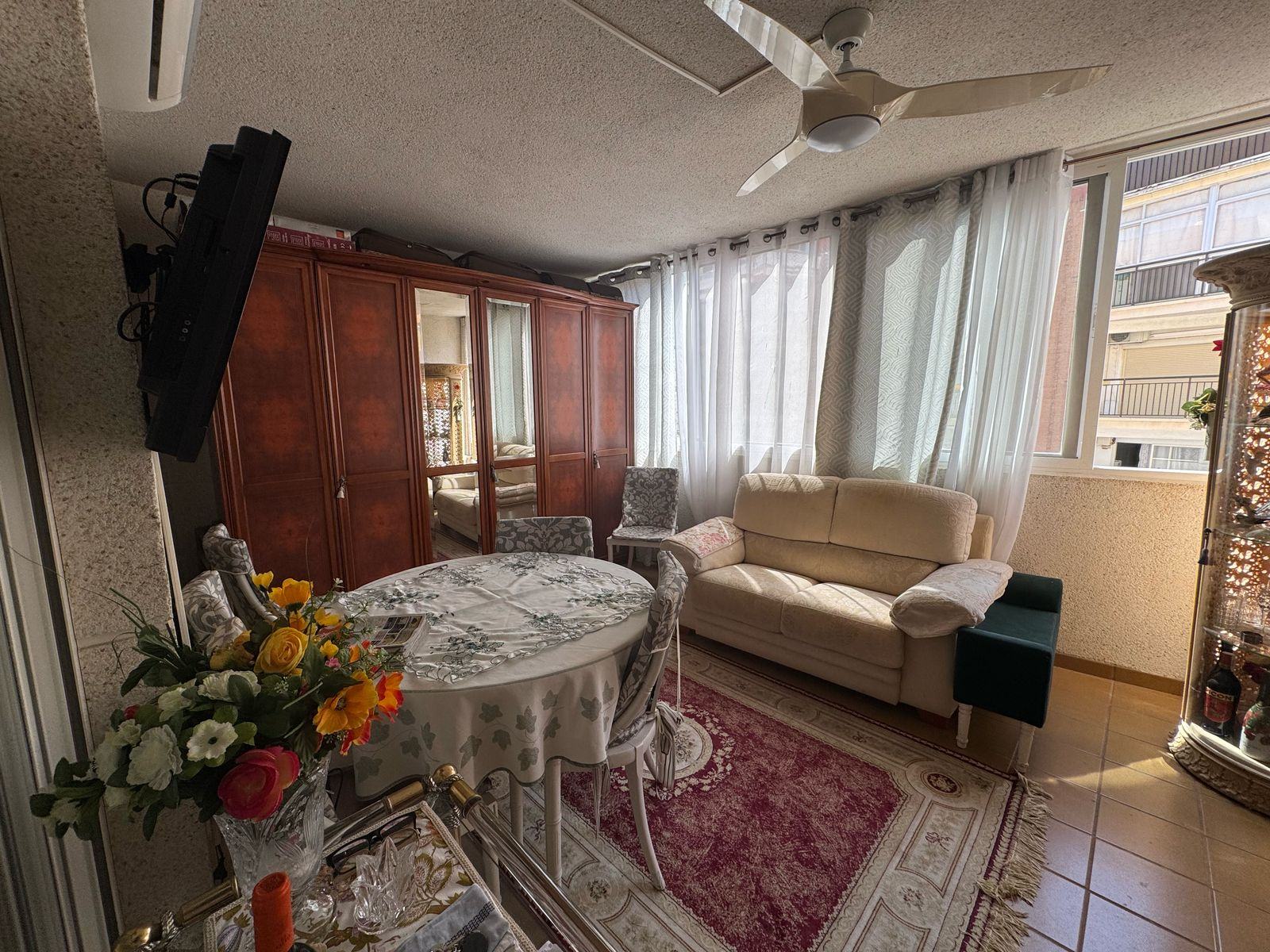 Wohnung zum Verkauf mit 3 Schlafzimmern und 2 Bädern, mit Gemeinschaftspool. — Foto 31