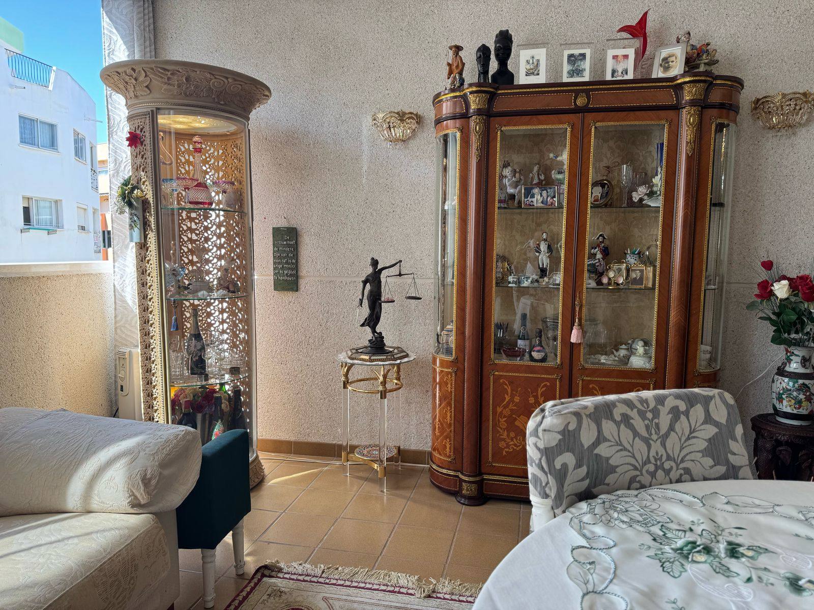 Wohnung zum Verkauf mit 3 Schlafzimmern und 2 Bädern, mit Gemeinschaftspool. — Foto 32