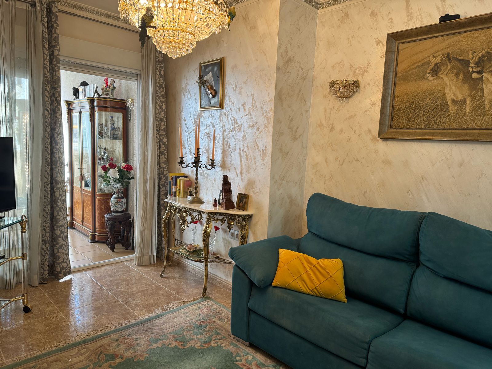 Wohnung zum Verkauf mit 3 Schlafzimmern und 2 Bädern, mit Gemeinschaftspool. — Foto 5