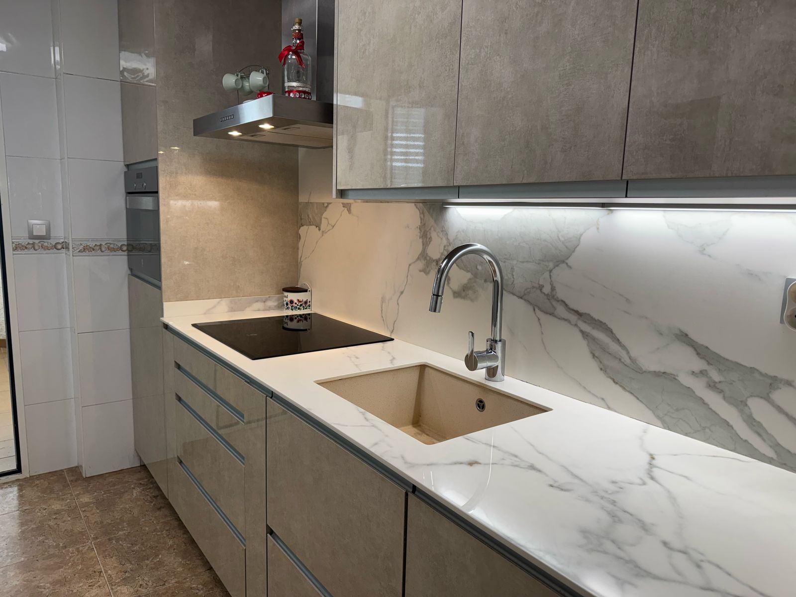 Wohnung zum Verkauf mit 3 Schlafzimmern und 2 Bädern, mit Gemeinschaftspool. — Foto 7