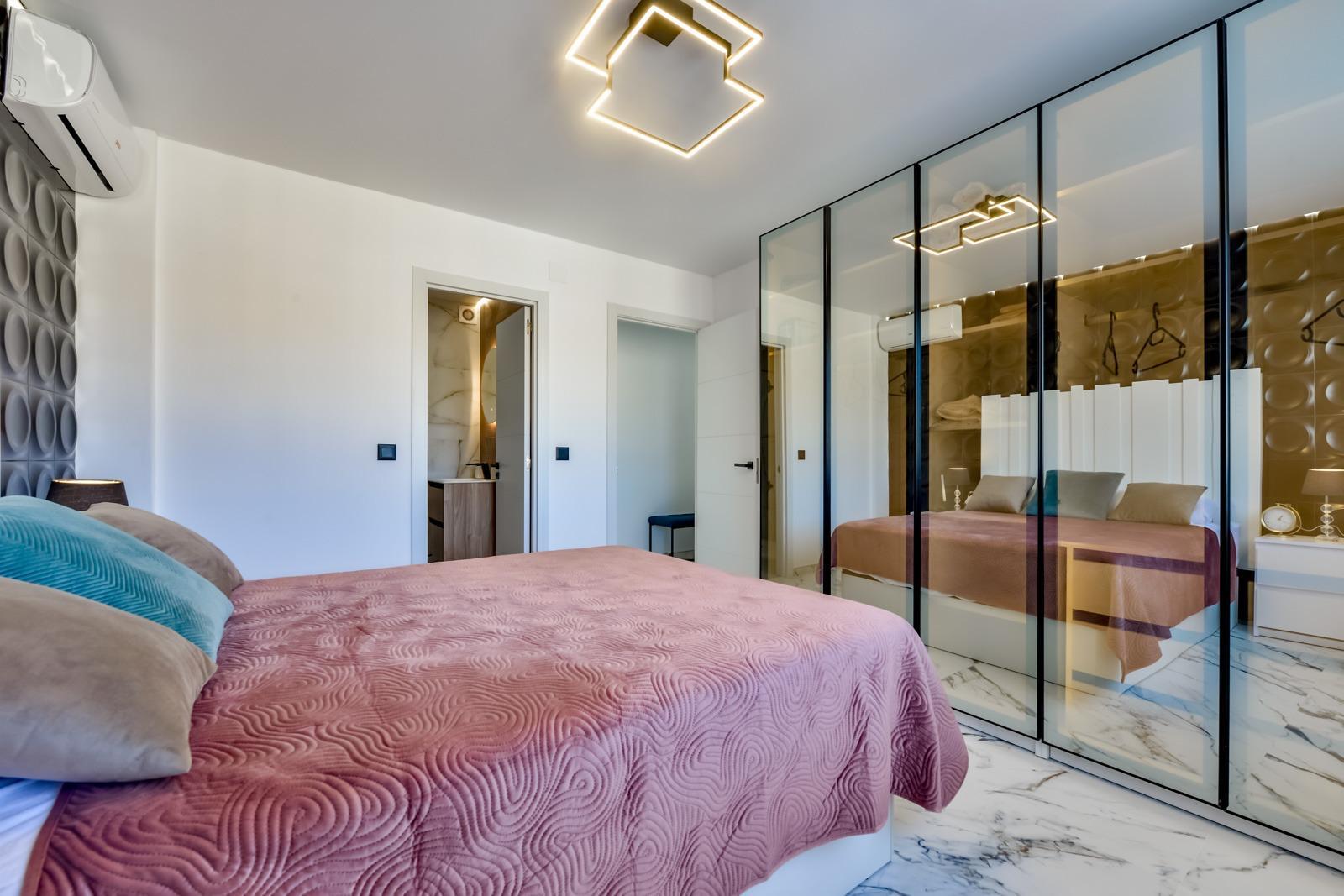 3-Bedroom Penthouse in the Heart of Calpe with Pool — photo 23